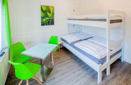 Innenstadt Appartement | SecondHome Stuttgart - Moderne große Wohnungen nahe der hist Altstadt von Esslingen aN - versch Größen 8 - 11 - 19 Betten