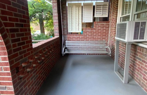 Wilkinsburg Appartement | Secret Garden by Frick Park with Garage Parking