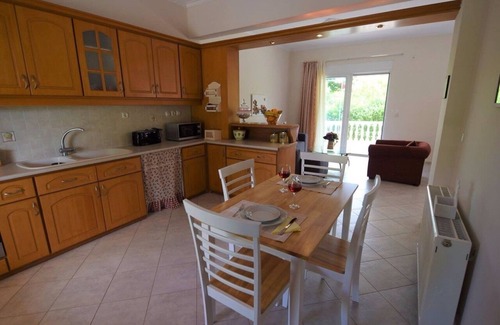 Temeni Maison | SECRET GARDEN HOUSE - UN PETIT PARADIS À 1,5 KM DE LA MER À 3 KM DE LA VILLE