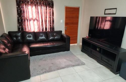 Govan Mbeki Maison | Secret pillow