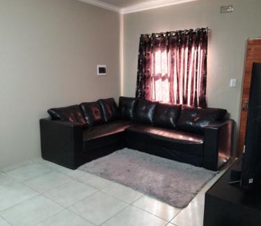 Govan Mbeki Maison | Secret pillow