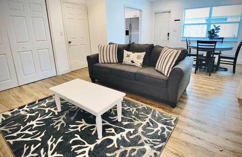 Deerfield Beach Appartement | Secret Serenity! Roomy! Pool! 5 min from Beach!