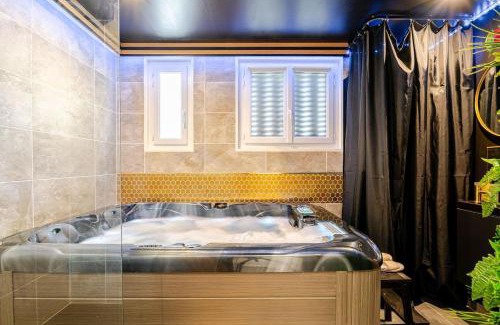 La Celle-sous-Gouzon Appartement | Secret SPA Jacuzzi & Cinema