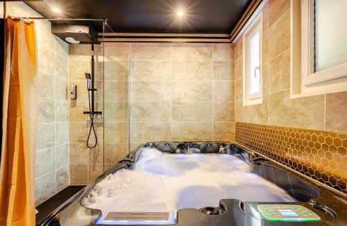 La Celle-sous-Gouzon Appartement | Secret SPA Jacuzzi & Cinema