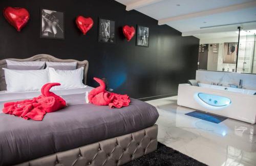 Bretigny-sur-Orge Appartement | SECRET SUITE "Mr Grey" - Jacuzzi privatif - Gare RER C - Proche Paris