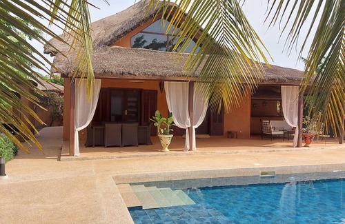Nianing Villa | Villa sécurisée avec piscine et jardin exotique