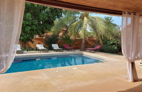 Nianing Villa | Villa sécurisée avec piscine et jardin exotique