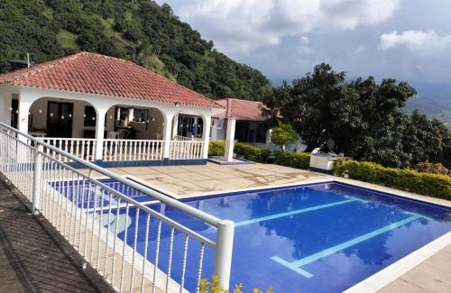 Tena Hôtel | SEDE CAMPESTRE PEÑA NEGRA