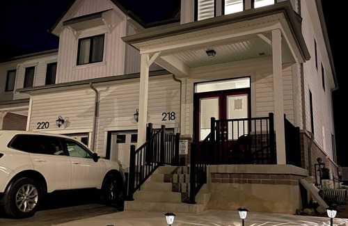 Kitchener Maison | See Plaza and 15 minutes to Waterloo Uni, Conestoga College, 401, 1 hr to CN