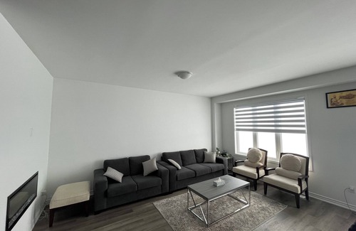 Kitchener Maison | See Plaza and 15 minutes to Waterloo Uni, Conestoga College, 401, 1 hr to CN