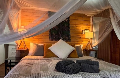 Marloth Park Cabine | See the Big 5 from the viewing deck of this incredible riverside bush lodge!