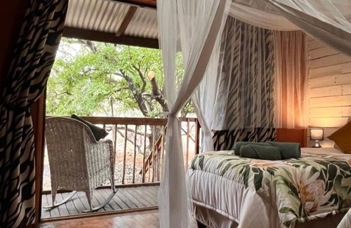 Marloth Park Cabine | See the Big 5 from the viewing deck of this incredible riverside bush lodge!