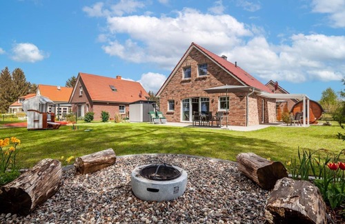 Warin Maison | Seeblick Warin - Very high quality vacation home directly on Lake Warin