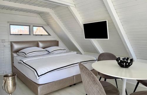 Rust Chalet De Ski | Seehütte Neusiedlersee - Strandhaus, Elektroboot inklusive