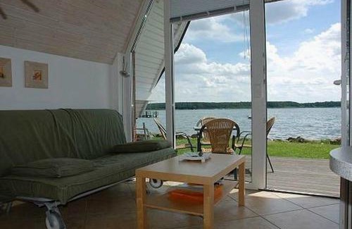 Bad Kleinen Maison | Seeperle 11 mit Ruderboot - ABC211