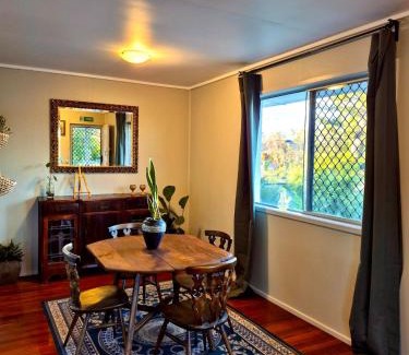 Logan Central Maison | Selah House - Cozy Entire House Retreat