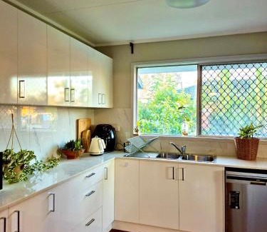 Logan Central Maison | Selah House - Cozy Entire House Retreat