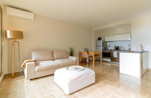 Le Lavandou Appartement | SELECT'soHOME - Studio pour 3 personnes avec vue mer à quelques pas de la plage ! - Garage privé, wifi - DREAM BEACH