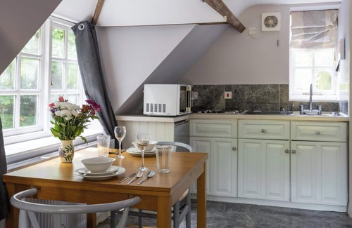 Box Appartement | Coach House indépendant près de Bath, 4 couchages avec entrée privée, salle de bains en marbre, parking, Wifi