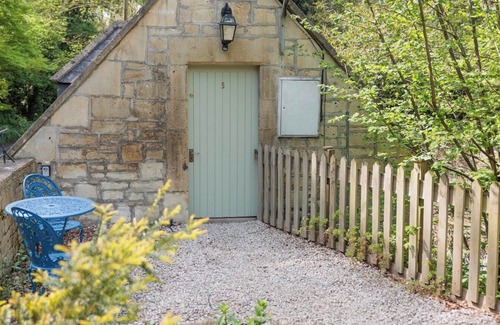 Box Appartement | Coach House indépendant près de Bath, 4 couchages avec entrée privée, salle de bains en marbre, parking, Wifi