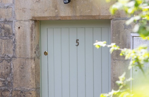 Box Appartement | Coach House indépendant près de Bath, 4 couchages avec entrée privée, salle de bains en marbre, parking, Wifi