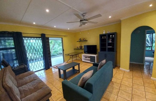 Scottburgh South Copropriété | Self catering accommodation with a garden view. 100mt from the beach