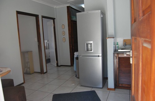 Manaba Beach Maison | Self Catering Cottage Sleeps 5 in two Bedrooms