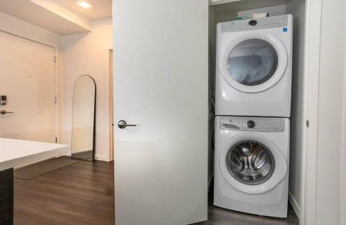 Hilltop Appartement | Self Check-in-washer-dryer-4ksmart Tv-king Bed-gym