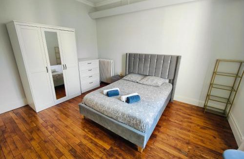 Centre Ville Maison | Self-checkin house - Private rooms to rent in a beautiful town house - Not a hotel - Shared facilities - Extra fee for sheets and towels - Private parking - Check your plateform inbox and follow check-in instructions - Chambres privées - Arrivée autonome