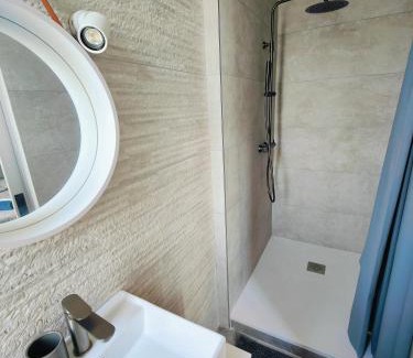 Centre Ville Maison | Self-checkin house - Private rooms to rent in a beautiful town house - Not a hotel - Shared facilities - Extra fee for sheets and towels - Private parking - Check your plateform inbox and follow check-in instructions - Chambres privées - Arrivée autonome