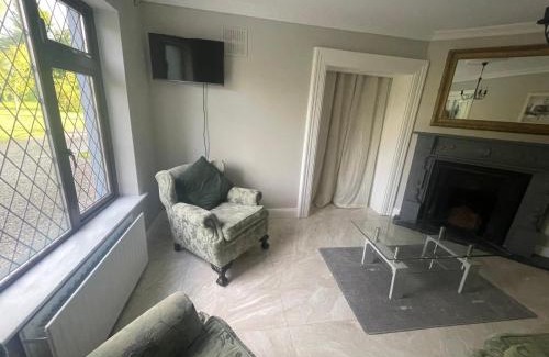 Gorey Maison | Self Contained Ensuite Double Room With Private Sitting Room