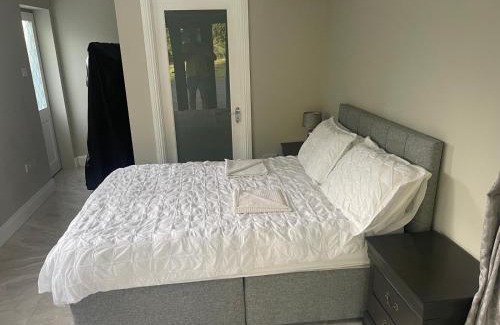 Gorey Maison | Self Contained Ensuite Double Room With Private Sitting Room
