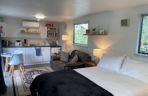 Kumeu Cabine | Self-contained country Lodge in Kumeū, New Zealand