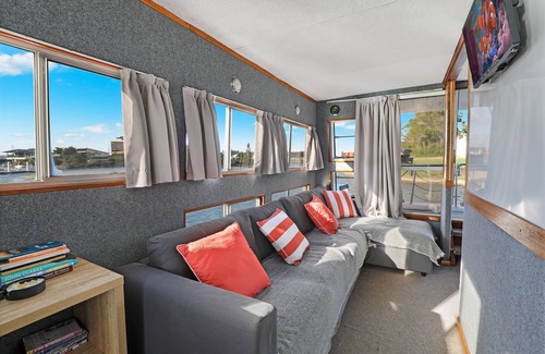 Pelican Waters Location De Bateaux | Self contained floating apartment