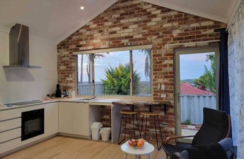 City Centre Maison | Self-Contained Garden Retreat – Quiet, Sunny, and Fully Equipped