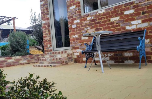 City Centre Maison | Self-Contained Garden Retreat – Quiet, Sunny, and Fully Equipped