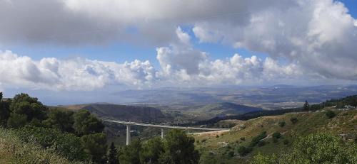 Safed Appartement | Self-Contained Garden apartment with Galilee sea & mountains view 2