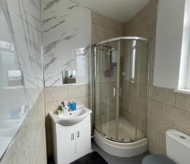 Stirchley Maison | Self-Contained Studio with kitchen & bathroom - Warm Welcome Inn , Stirchley
