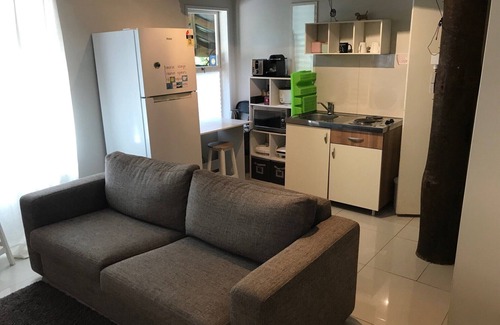 Laingholm Appartement | Self contained Studio surrounded by native NZ forest, close to City & amenities