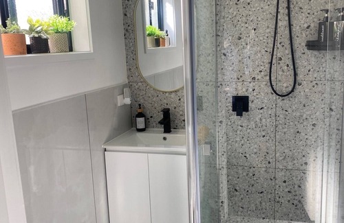 Lynbrook Lit Et Petit-Déjeuner | Self Contained Unit with Ensuite