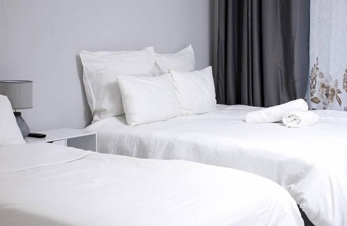 Flora Park Hôtel | Semeni Asante Getaway
