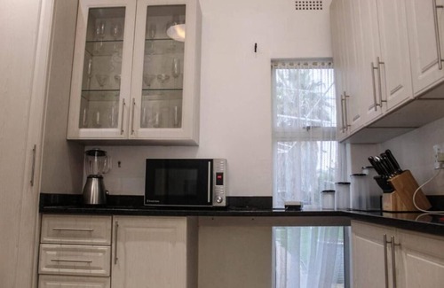 Flora Park Maison | Semeni Asante Guesthouse