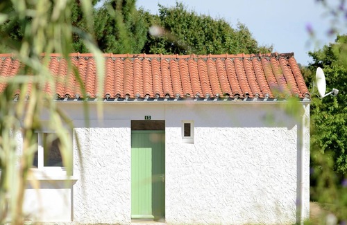 Chantonnay Appartement | Bungalow semi-indépendant, micro-ondes, dans la belle Vendée
