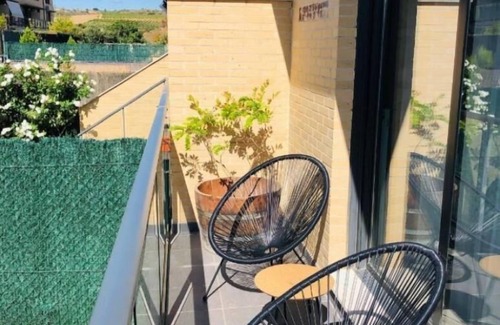 Viana Maison | Semi-detached house 6Kms from Logroño, with breakfast and pool! In wild nature.