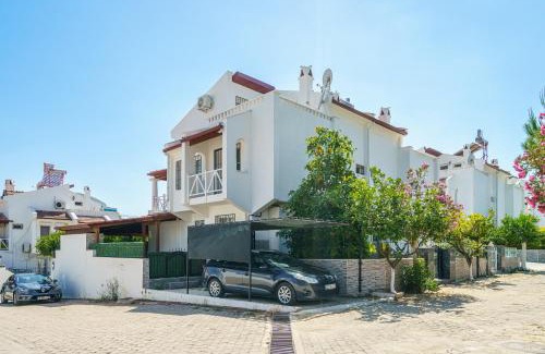 Kadnlar Denizi Mahallesi Maison | Semi Detached Villa in Complex with Shared Semi Olympic Swimming Pool in Kusadasi