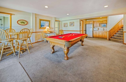 Ocean Isle Estates Maison | Dog-Friendly Semi-Oceanfront Retreat - Piscine, bain à remous, salle de jeux, promenade de la plage