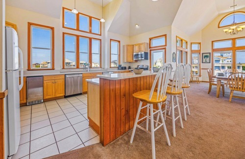 Ocean Isle Estates Maison | Dog-Friendly Semi-Oceanfront Retreat - Piscine, bain à remous, salle de jeux, promenade de la plage