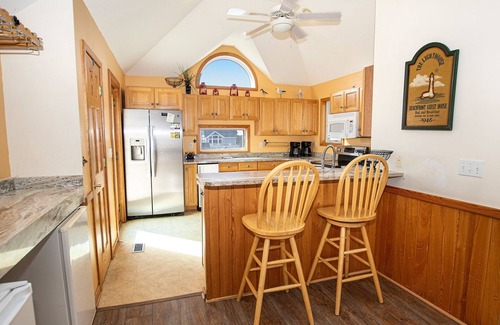 Ocean Isle Estates Maison | Semi-Oceanfront, Private Pool, Hot Tub, Ocean Views