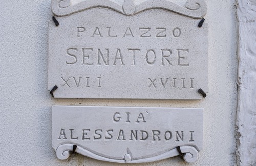 Capestrano Villa | Senator House - La chambre rouge