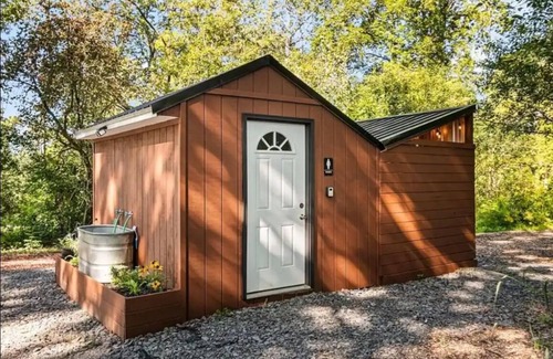 Geneva Cabine | Seneca Hideaway/Rustic Hunter’s cabin/Hot Tub